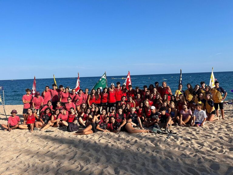 s'amorra jove amb els clubs de rem