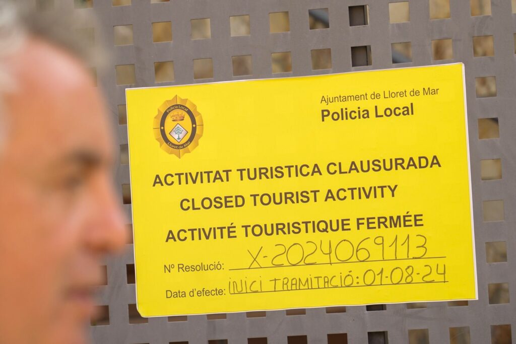 El cartell de l'HUT clausurat a Rocagrossa