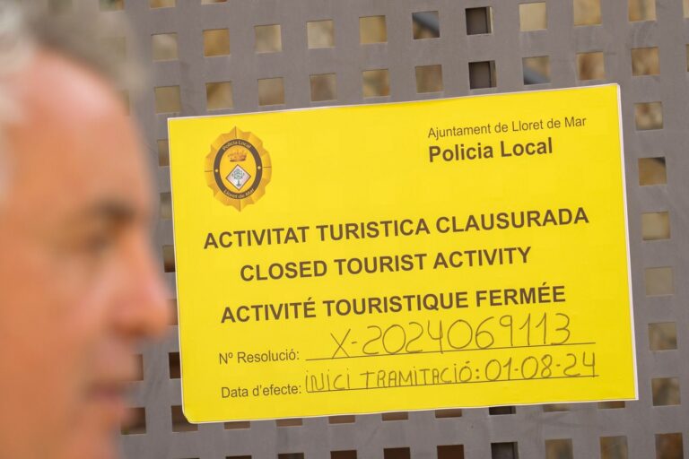 El cartell de l'HUT clausurat a Rocagrossa