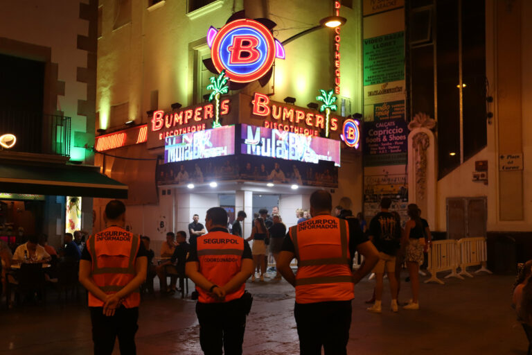 Auxiliars nocturns fent ronda per la zona de discoteques (ACN)