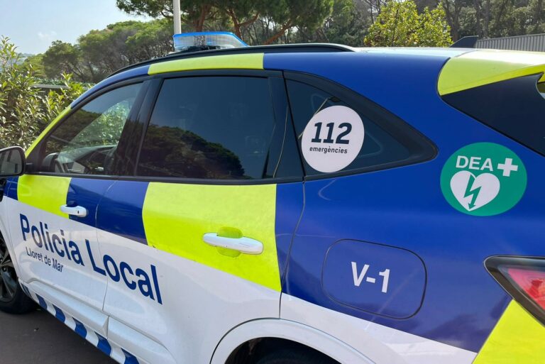 cotxe policia amb adhesiu DEA horitzontal