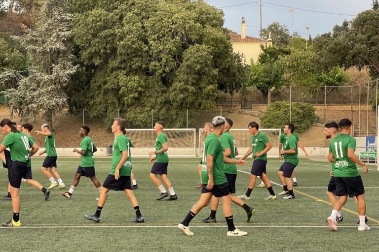 el primer equip de l'Atletic entrenant se