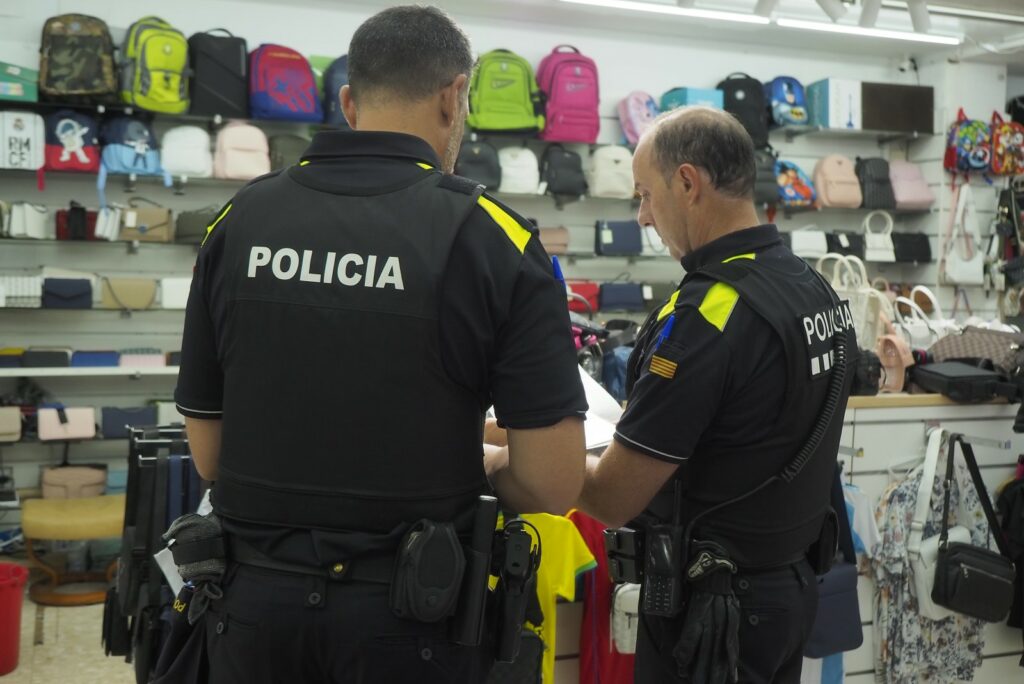 La Policia Local va col·laborar amb l'actuació (Ajuntament de Lloret de Mar)