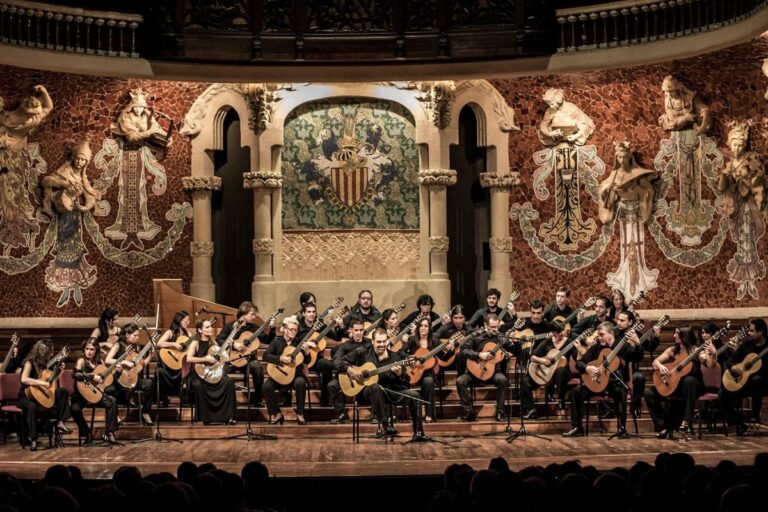 L'orquestra de guitarres de Barcelona al Palau de la Música.