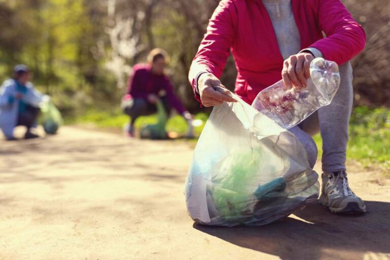 El plogging és l'esport que uneix exercici i consciència ambiental
