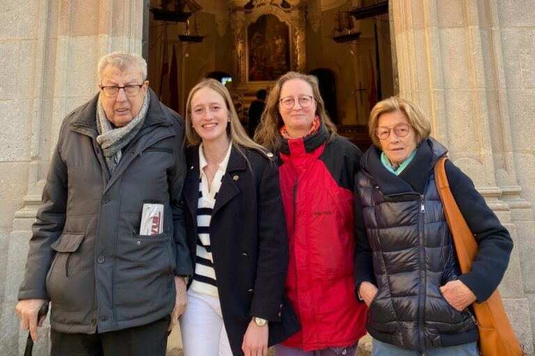 Joan Domènech, amb la dona, la filla i la neta