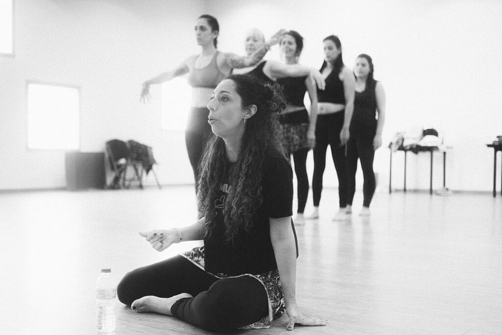 Cristina Catalana porta el taller de dansa oriental.