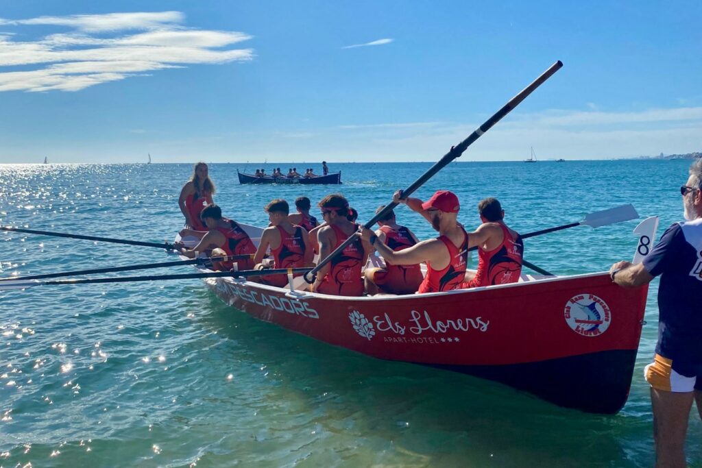 El sènior masculí sortint a l'aigua (Club Rem Pescadors)