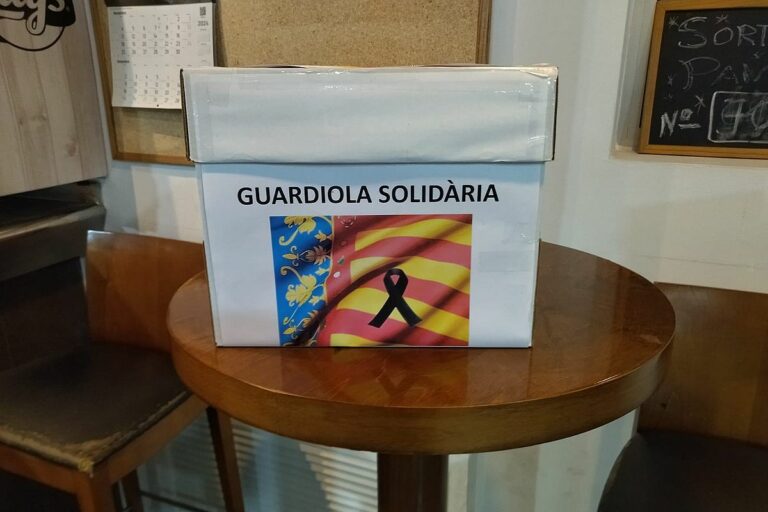 guardiola solidaria del CF Lloret per al Paiporta