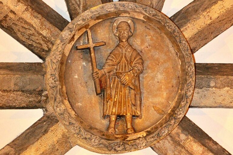 imatge de sant romà diaca en la clau de volta sobre el presbiteri, assumpcio comas