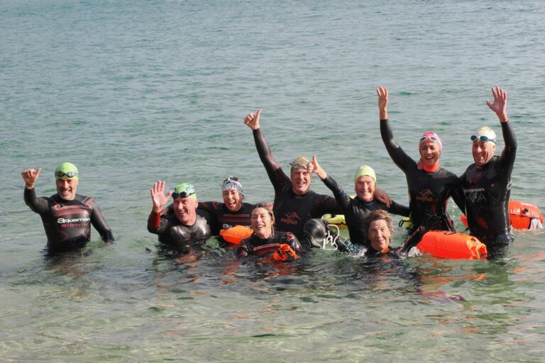 Alguns dels participants a la nedada solidaria (Lloret Aigües Obertes)