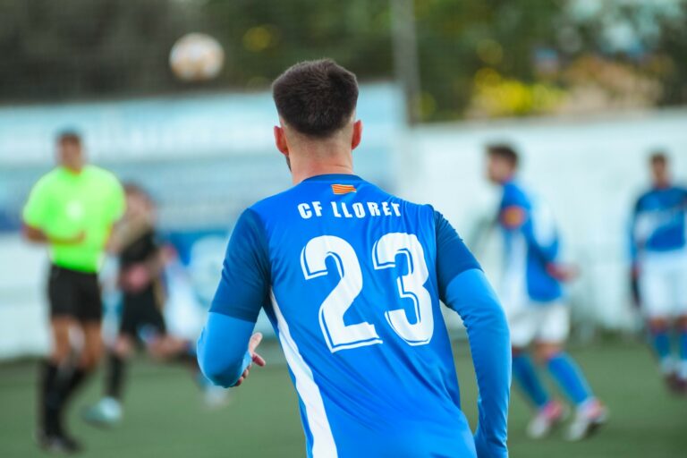 Un jugador del primer equip (CF Lloret)