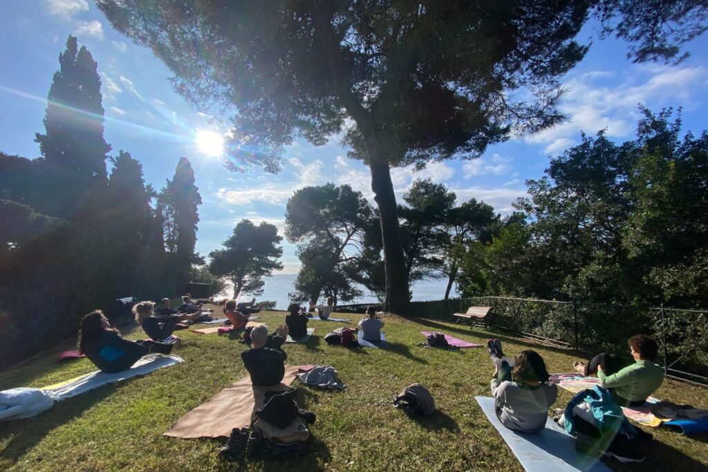Ioga als Jardins de Santa Clotilde amb Cris Shanti