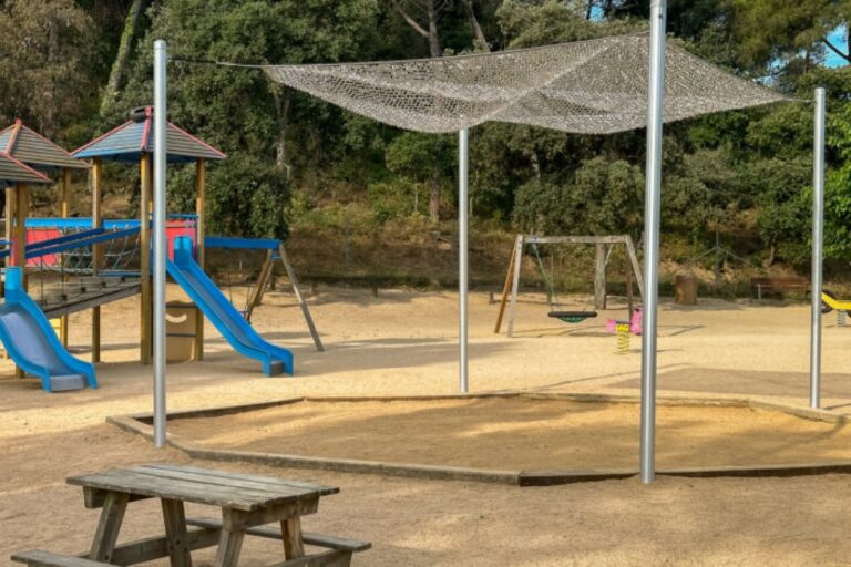 Un tendal dels antics al parc infantil del Rieral (Ajuntament de Lloret de Mar)