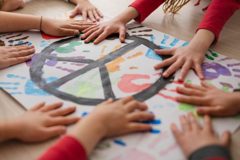 Com celebren les escoles i instituts de Lloret el Dia Escolar de la Pau?