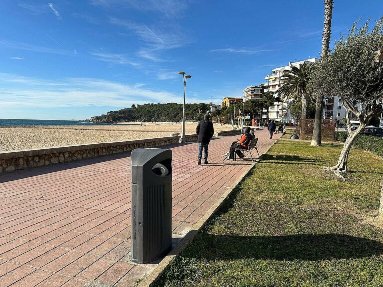papereres noves al passeig de Fenals
