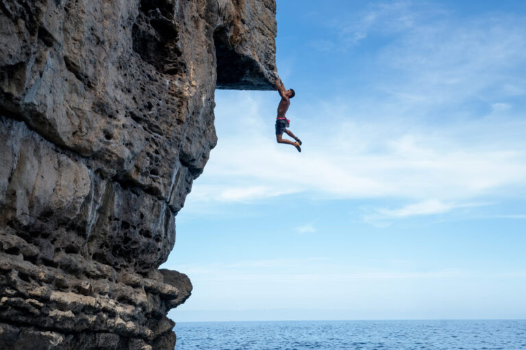 Jordi Juanola converteix la seva passió per l’escalada en la seva feina