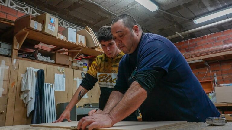 Quan els joves troben una sortida com a aprenents de lampista, pintor o fuster