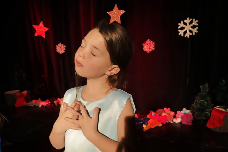 Lloret acull una jornada de teatre infantil amb infants de diferents nacionalitats