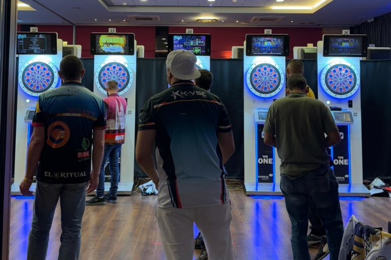 Una de les partides del campionat de Radikal Darts (Lloret Turisme)