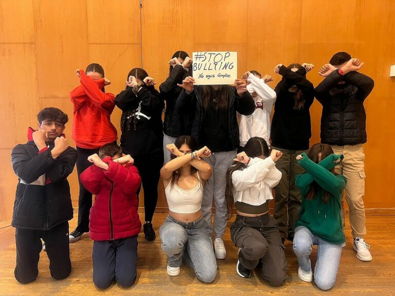 alumnes coll i rodès contra el bullying