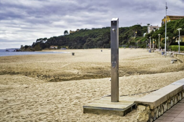 Una dutxa a la platja de Lloret