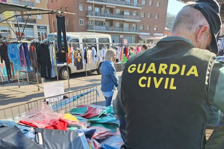 L'actuació policial al mercat setmanal (Ajuntament de Lloret de Mar)
