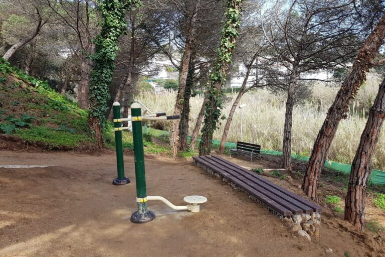 Alguns dels elements del nou parc d'activitat física (Associació de veïnes i veïns de Lloret de Dalt)dels elements del nou parc de salut (Associació de veïnes i veïns de Lloret de Dalt)