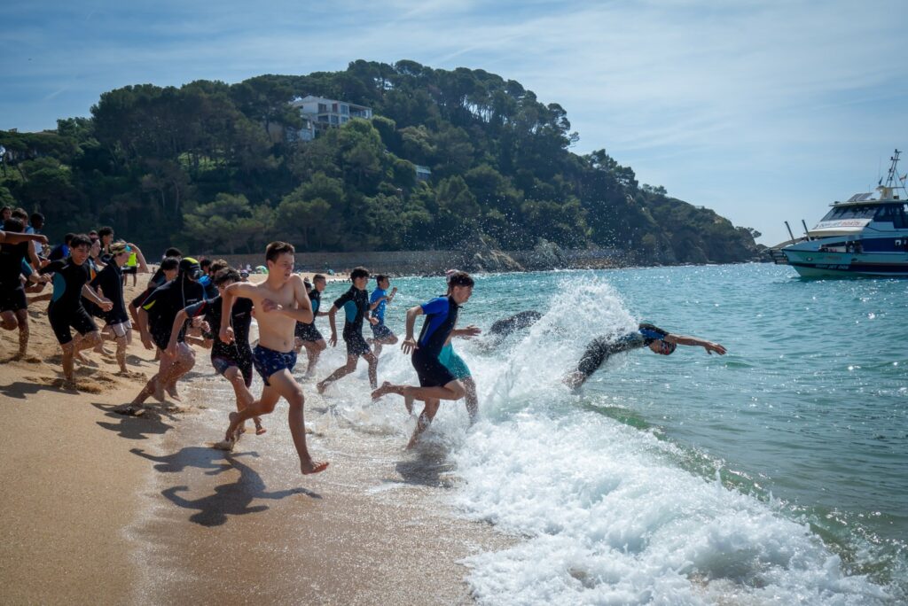 La prova de natació del curs passat a l'Estudiant de Ferro (Ajuntament de Lloret de Mar)