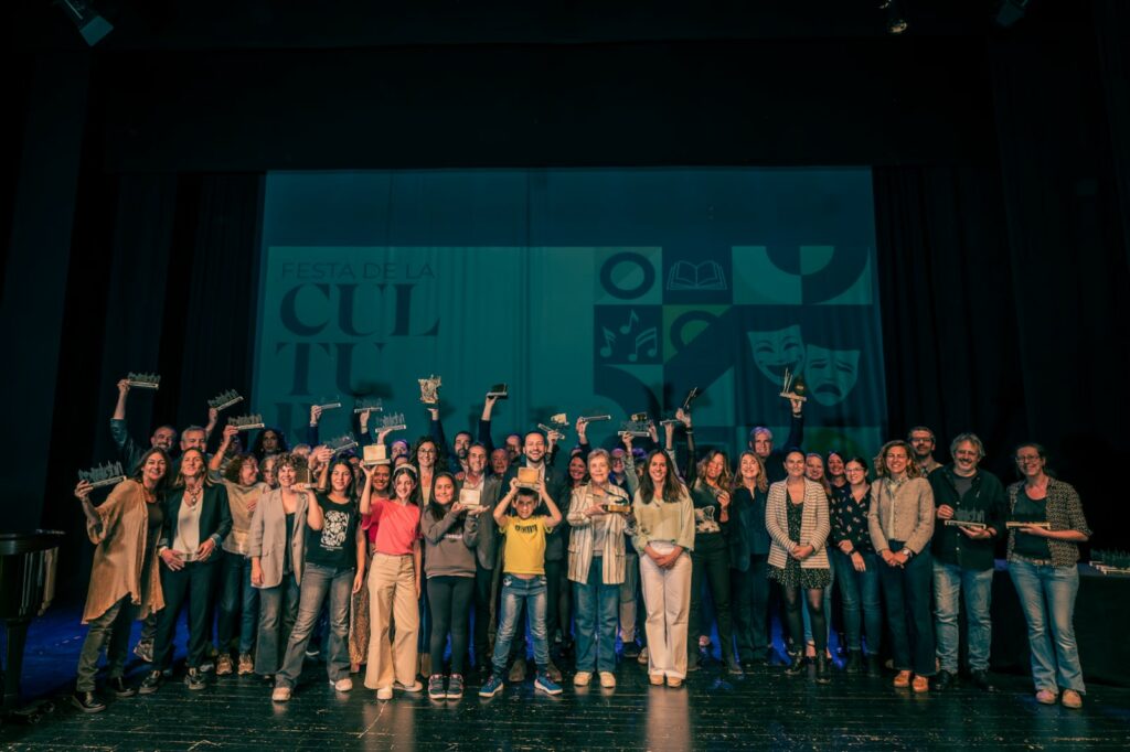 Tots els guardonats i autoritats a la Festa de la Cultura 2025 (Ajuntament de Lloret de Mar)