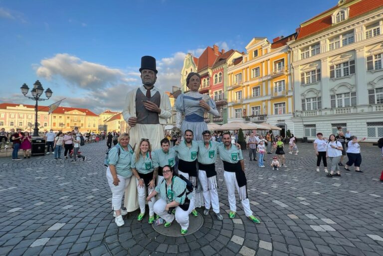 Els gegants indians a la trobada de Timisoara (Colla Gegantera de Lloret de Mar)
