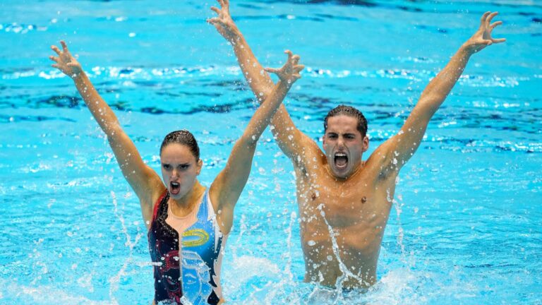 Mireia Hernández, medalla d’or en duet mixt tècnic, en la Copa del Món de Markham