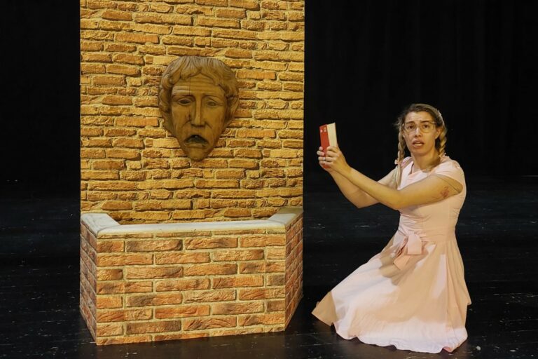 Una escena d'Apatxes (Aula Municipal de Teatre d'Adults)