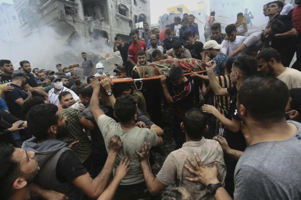 Traslladant un cos a la guerra de Gaza (Los Angeles Times)