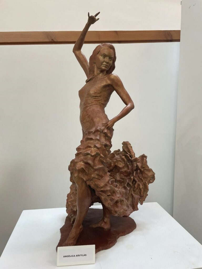Escultura exposada l'any passat d'Angèlica Arvylàs (Associació de Pintors de Lloret)