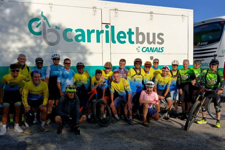 Els ciclistes preparats, aquest matí (Carcans de Lloret)