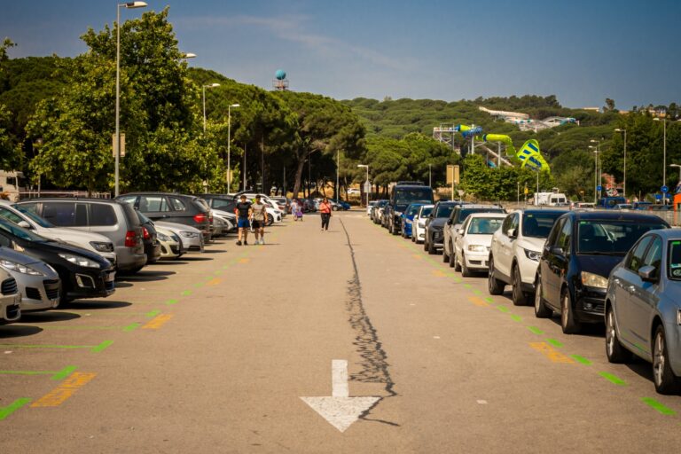 Al Rieral ja han començat a pintar la zona verda