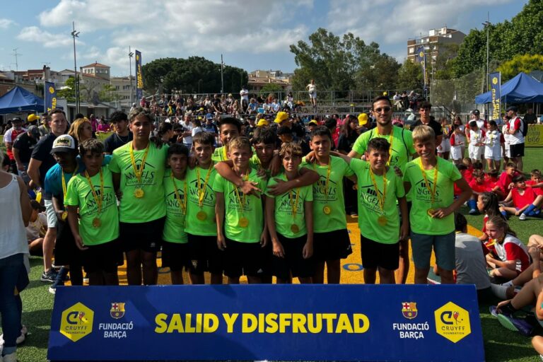 L'equip masculí, en el torneig (Escola Àngels Alemany)