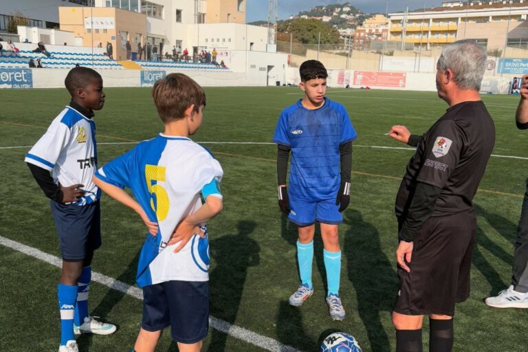 Un partit de futbol (Associació Blanc-i-Blava Lloret)