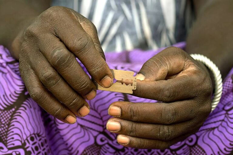 L'eina que es fa servir per a la mutilació genital femenina (Amnistia Internacional)