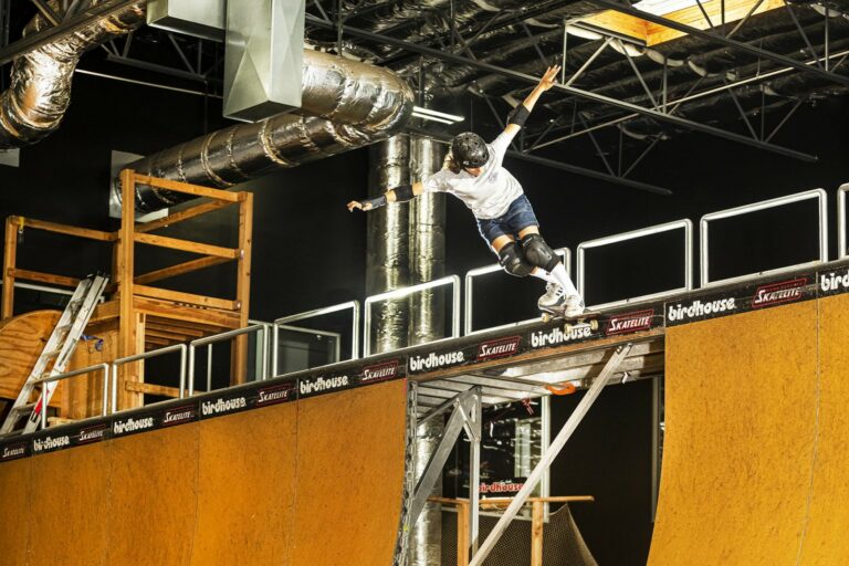 Naia Laso practicant la modalitat vert (Federació Espanyola de Patinatge)