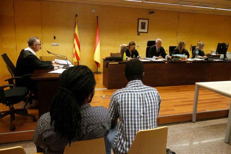 acusat acompanya interpret audiencia girona