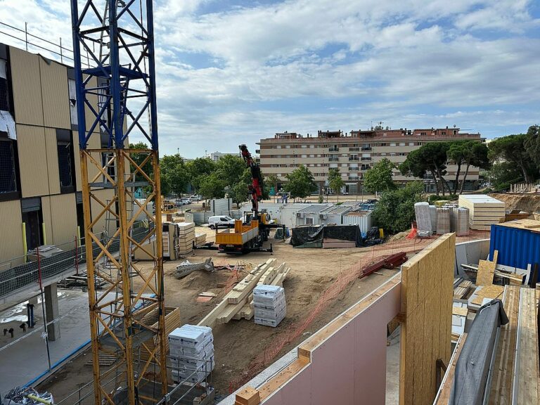 la residencia de la gent gran a Can Buch, recta final de les obres
