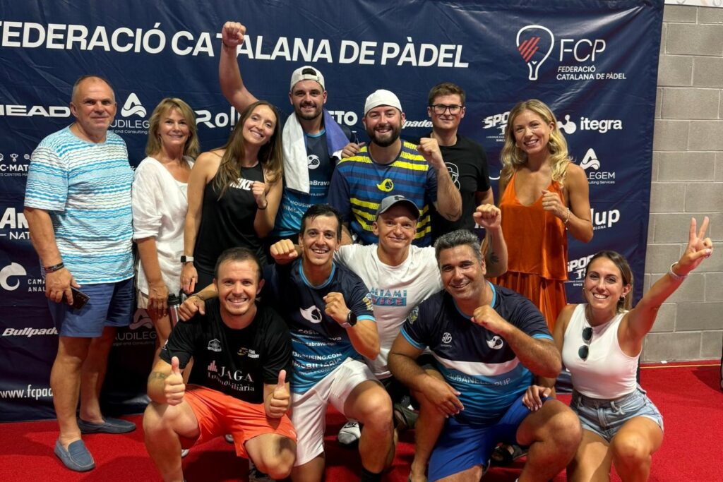 Celebrant els bons resultats (Club Pàdel Lloret)