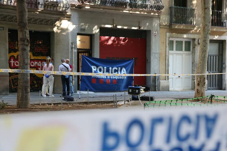 portal del Consell de Cent de Barcelona on ha mort l'home ACN