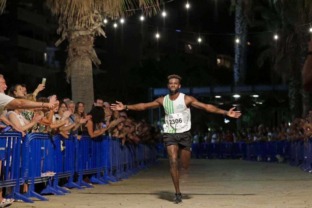 Buba Sabaly arribant a la meta (Aitor Roger)