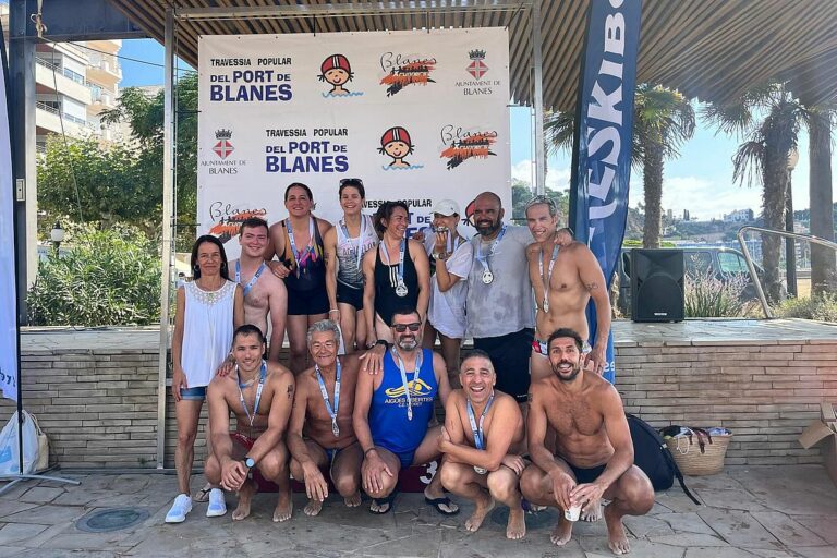 Lloret aigues obertes en acabar la travessia del port de Blanes