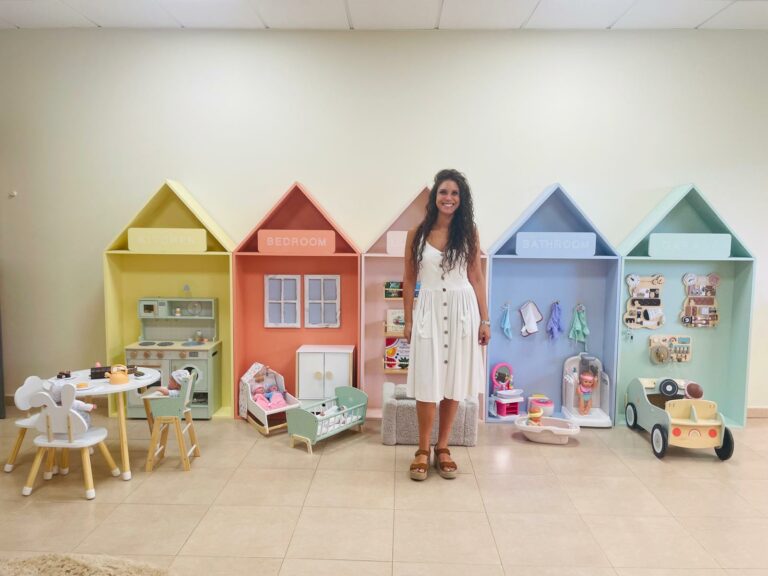 Raquel Serrano en una de les aules del centre (The Bay Tree)
