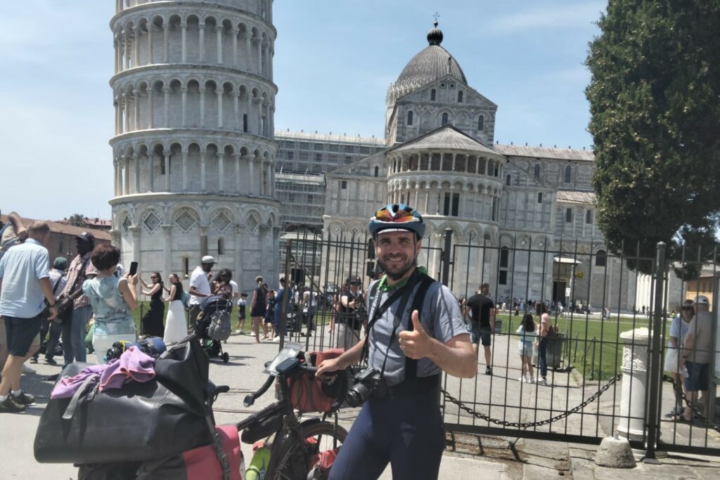 El ciclista lloretenc aprofita per visitar les ciutats per on passa