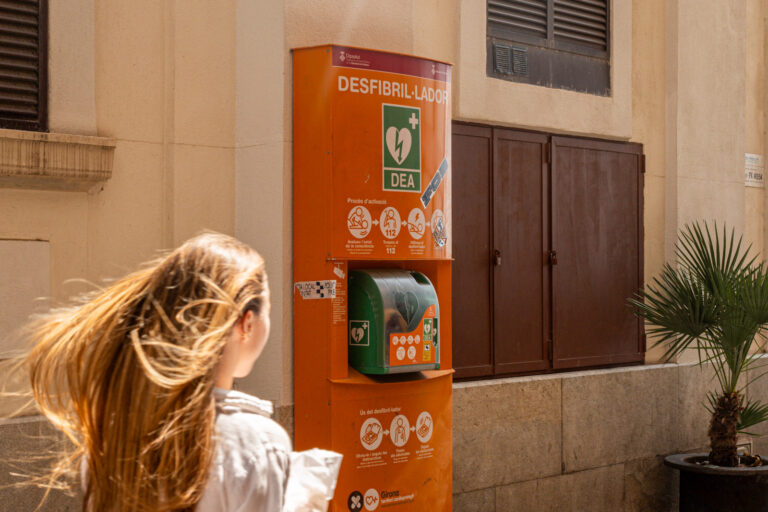 Un DEA instal·lat a l'Ajuntament
